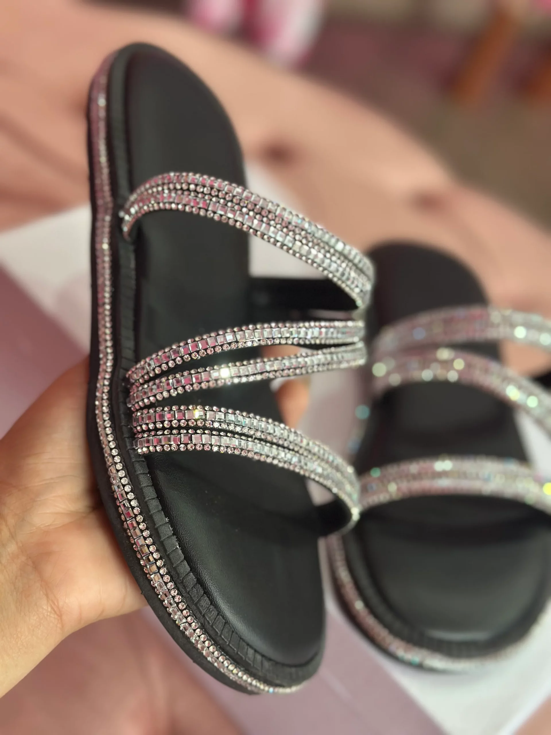 Rasteirinha preta brilhante _ TAM 34 ao 39 _ $120,00 Rasteirinha preta brilhante - Imagem 1